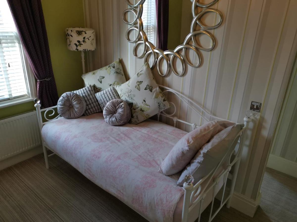 Vale House Bed & Breakfast เซาท์พอร์ต ภายนอก รูปภาพ