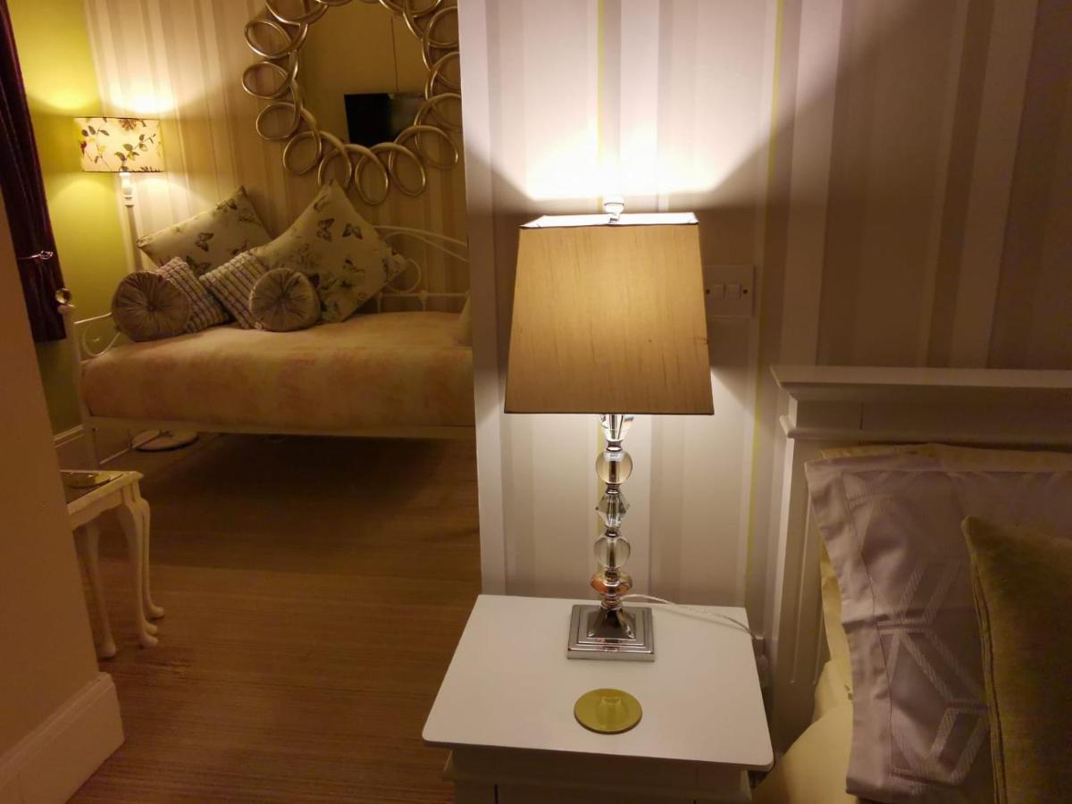 Vale House Bed & Breakfast เซาท์พอร์ต ภายนอก รูปภาพ