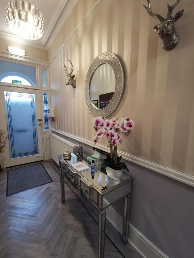 Vale House Bed & Breakfast เซาท์พอร์ต ภายนอก รูปภาพ