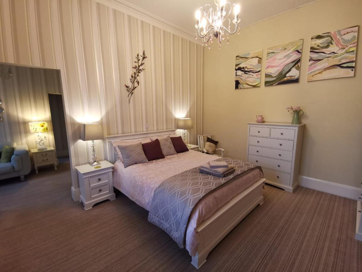Vale House Bed & Breakfast เซาท์พอร์ต ภายนอก รูปภาพ