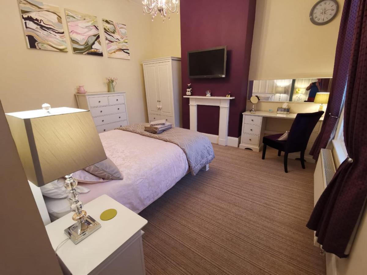 Vale House Bed & Breakfast เซาท์พอร์ต ภายนอก รูปภาพ